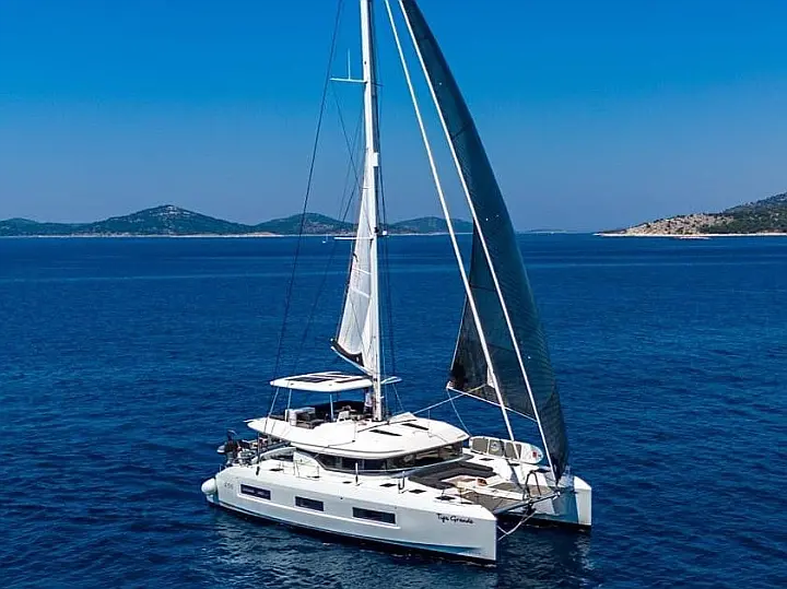 Lagoon 55 - External image