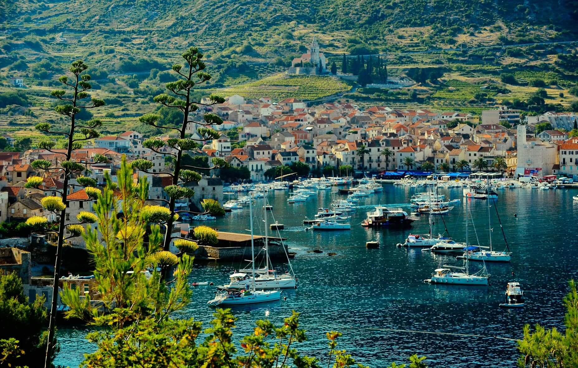 Day 3: Komiža (Vis) - Hvar 22NM 