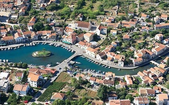 Day 9: Vrbovska (Hvar) – Stari Grad(Hvar) 18NM 
