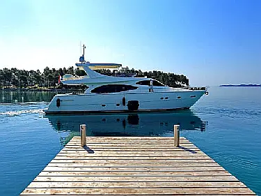 Ferretti 780