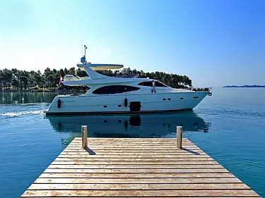 Ferretti 780